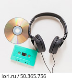 compact disc cassette headphone white background. Стоковое фото, агентство Ingram Publishing / Фотобанк Лори