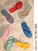 different color flip flops beach. Стоковое фото, агентство Ingram Publishing / Фотобанк Лори