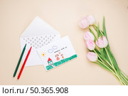 drawing mother child with tulips. Стоковое фото, агентство Ingram Publishing / Фотобанк Лори