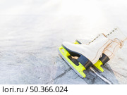 figure skates scratched ice. Стоковое фото, агентство Ingram Publishing / Фотобанк Лори