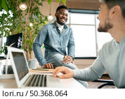 men discussing eco project close up. Стоковое фото, агентство Ingram Publishing / Фотобанк Лори