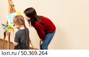 side view girl with down syndrome painting. Стоковое фото, агентство Ingram Publishing / Фотобанк Лори
