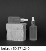 front view skin product droppers arrangement. Стоковое фото, агентство Ingram Publishing / Фотобанк Лори
