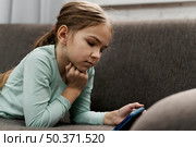 little girl playing smartphone home. Стоковое фото, агентство Ingram Publishing / Фотобанк Лори