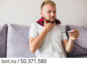 man scarf holding hand neck. Стоковое фото, агентство Ingram Publishing / Фотобанк Лори