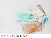 surgical mask bandage gauze cotton swabs sticky bandage knee brace with scissor white background. Resolution and high quality beautiful photo. surgical mask bandage gauze cotton swabs sticky bandage knee brace with scissor white background. High quality beautiful photo concept. Стоковое фото, агентство Ingram Publishing / Фотобанк Лори