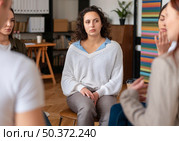 close up sad people therapy. Стоковое фото, агентство Ingram Publishing / Фотобанк Лори