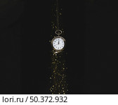 hanging pocket watch falling sequins. Стоковое фото, агентство Ingram Publishing / Фотобанк Лори