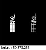 Set of skin-diver scuba diver mask snorkel aqualung dive tank cylinders balloon diving gear set icon white color vector illustration image simple solid fill outline contour line thin flat style. Set of skin-diver scuba diver mask snorkel aqualung dive tank cylinders balloon diving gear set icon white color vector illustration image solid fill outline contour line thin flat style. Стоковая иллюстрация, агентство Ingram Publishing / Фотобанк Лори