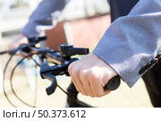 close up executive with hands handlebars. Стоковое фото, агентство Ingram Publishing / Фотобанк Лори
