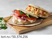 high angle arepas with ham. Стоковое фото, агентство Ingram Publishing / Фотобанк Лори