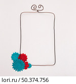 red blue flower corner wired rectangular frame against white backdrop. Стоковое фото, агентство Ingram Publishing / Фотобанк Лори
