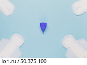 top view sanitary towels with menstrual cup. Стоковое фото, агентство Ingram Publishing / Фотобанк Лори