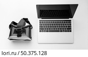 top view virtual reality simulator with laptop. Стоковое фото, агентство Ingram Publishing / Фотобанк Лори