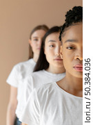 close up multicultural women posing. Стоковое фото, агентство Ingram Publishing / Фотобанк Лори