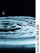 drop creating ripple effect liquid. Стоковое фото, агентство Ingram Publishing / Фотобанк Лори
