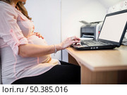 midsection view pregnant woman using laptop wooden desk. Стоковое фото, агентство Ingram Publishing / Фотобанк Лори
