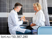 lateral view doctor showing bone joints patient. Стоковое фото, агентство Ingram Publishing / Фотобанк Лори