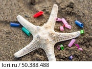 starfish with plastic pieces. Стоковое фото, агентство Ingram Publishing / Фотобанк Лори