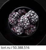 sweet frozen blackberries close up. Стоковое фото, агентство Ingram Publishing / Фотобанк Лори