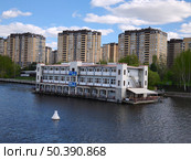Гостиница Клуб Водник на воде в Долгопрудном. Редакционное фото, фотограф Мария Сергеева / Фотобанк Лори