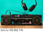 front view vintage cassette headphones. Стоковое фото, агентство Ingram Publishing / Фотобанк Лори