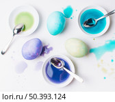 set colourful easter eggs blots spoons dye liquid saucers. Стоковое фото, агентство Ingram Publishing / Фотобанк Лори