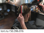 from barber combing drying hair client. Стоковое фото, агентство Ingram Publishing / Фотобанк Лори