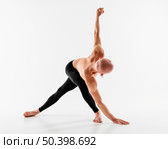 full shot performer pose. Стоковое фото, агентство Ingram Publishing / Фотобанк Лори