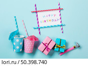 happy birthday card near dinking glasses gift boxes blower horn blue backdrop. Стоковое фото, агентство Ingram Publishing / Фотобанк Лори