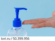hydroalcoholic gel plastic recipient 3. Стоковое фото, агентство Ingram Publishing / Фотобанк Лори