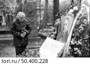 Москва, СССР, - 29 октября 1984: церемония перезахоронение праха Федора Шаляпина на Новодевичьем кладбище. Редакционное фото, фотограф Михаил Дружинин / Фотобанк Лори