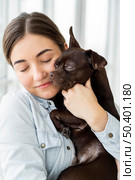 close up girl hugging dog. Стоковое фото, агентство Ingram Publishing / Фотобанк Лори
