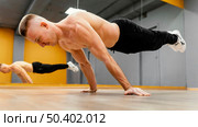 male breakdance performance 2. Стоковое фото, агентство Ingram Publishing / Фотобанк Лори
