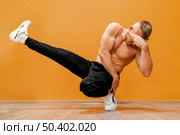 male breakdance performance 10. Стоковое фото, агентство Ingram Publishing / Фотобанк Лори