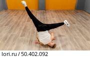 man performing breakdance 7. Стоковое фото, агентство Ingram Publishing / Фотобанк Лори