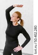 medium shot woman training inside. Стоковое фото, агентство Ingram Publishing / Фотобанк Лори