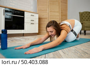 woman exercising home 4. Стоковое фото, агентство Ingram Publishing / Фотобанк Лори