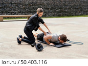 woman man exercising together outside. Стоковое фото, агентство Ingram Publishing / Фотобанк Лори