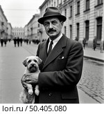 Жизнь в довоенном Ленинграде, 1930-е годы. Интеллигент и его собачка. Стоковое AI-изображение, AI-художник Юлия Усач / Фотобанк Лори