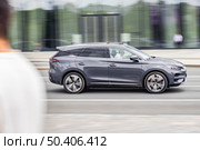BYD Tang DM car driving in city with motion blur, view from the side. Редакционное фото, фотограф Константин Григорьев / Фотобанк Лори
