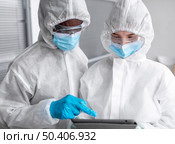 people wearing protective suit biohazard area 2. Стоковое фото, агентство Ingram Publishing / Фотобанк Лори