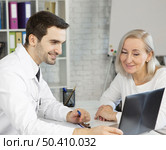 patient looking radiography. Стоковое фото, агентство Ingram Publishing / Фотобанк Лори