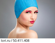 Portrait of a beautiful woman wearing a swim cap. Стоковое фото, агентство Ingram Publishing / Фотобанк Лори
