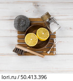 house eco cleaners halves sponge. Стоковое фото, агентство Ingram Publishing / Фотобанк Лори