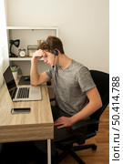 side view boy having online classes. Стоковое фото, агентство Ingram Publishing / Фотобанк Лори