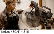 side view female carpenter with tool glasses. Стоковое фото, агентство Ingram Publishing / Фотобанк Лори