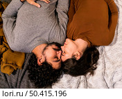 top view wife husband napping bed. Стоковое фото, агентство Ingram Publishing / Фотобанк Лори