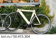 white old bicycle with black wheels. Стоковое фото, агентство Ingram Publishing / Фотобанк Лори