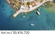 Top down view of boats at dock in Assos harbor Kefalonia Greece in summer day. Стоковое видео, видеограф Ольга Сухарева / Фотобанк Лори